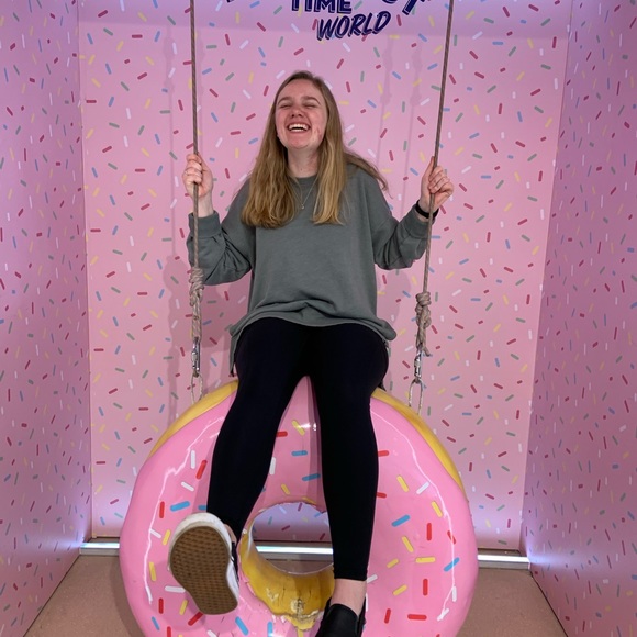 Meet your Posher, Zoe - Picture 1 of 5